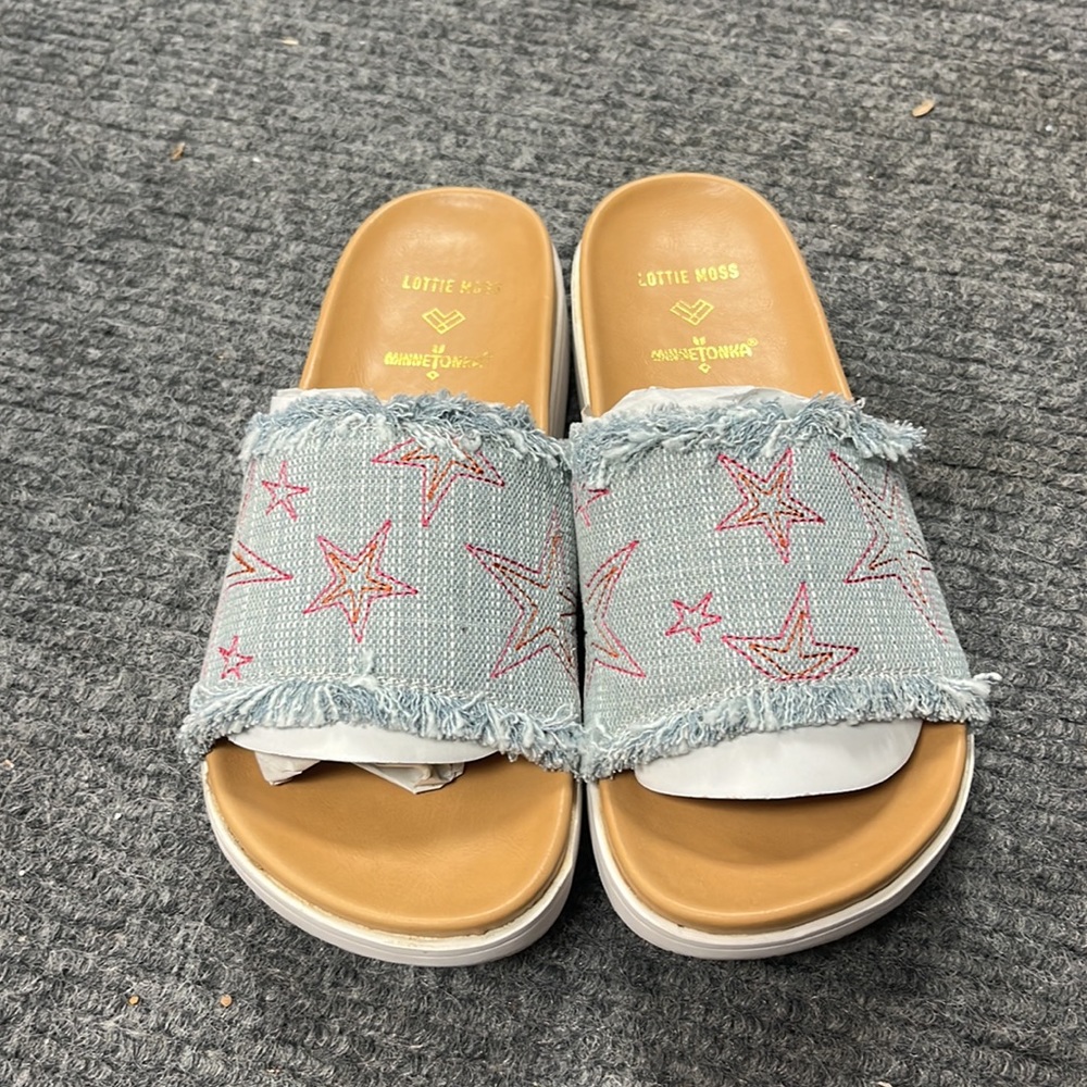 Minnetonka x Lottie Moss Denim Abbey Slide (3148)